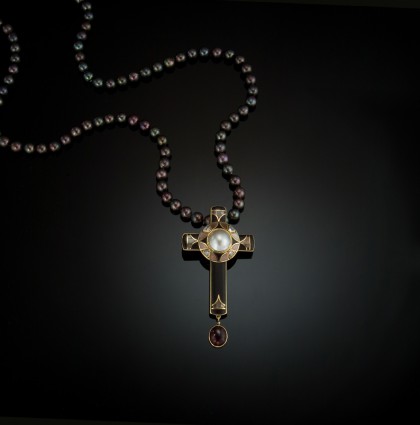 Fay’s Cross & Pearls